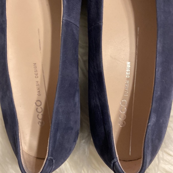 Ecco Blue Suede Flats Sleek Minimalist Design size US 6 BNWOT see photos - Picture 11 of 12